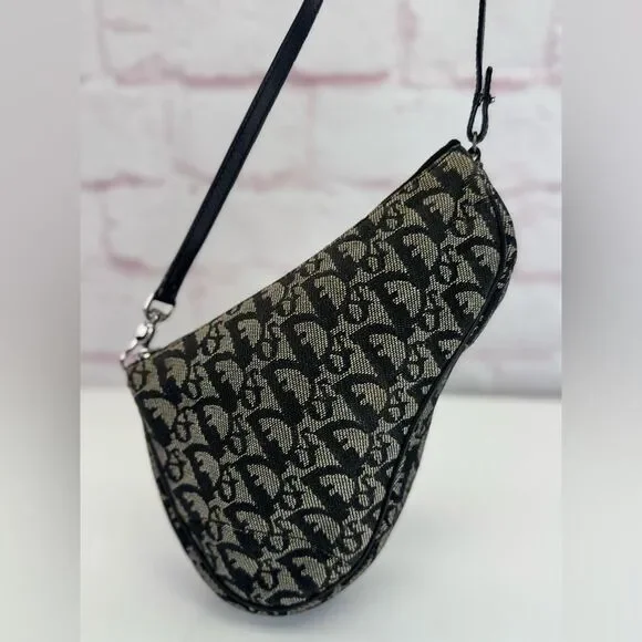 Authentic Christian Dior Vintage Diorissimo Saddle Pochette - Picture 4 of 15